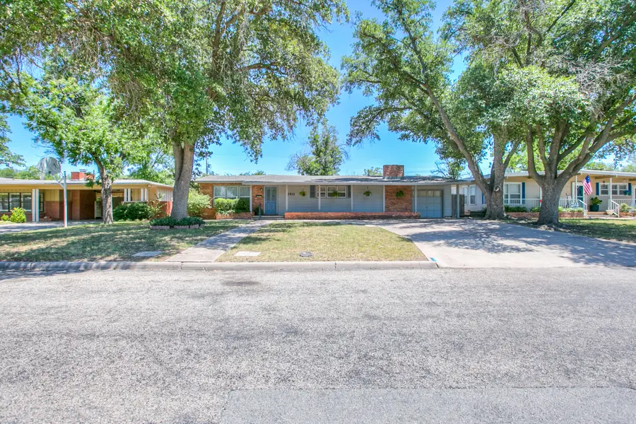2811 W Twohig Avenue, San Angelo, TX 76901 - #2