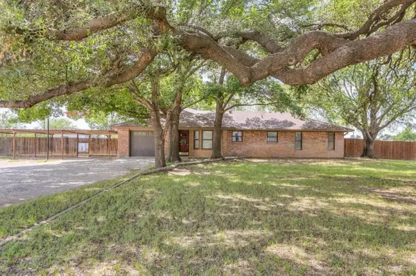 1305 N Broadway Street, Mertzon, TX 76941