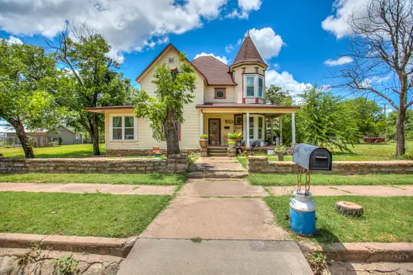 205 N 9th Street, Ballinger, TX 76821