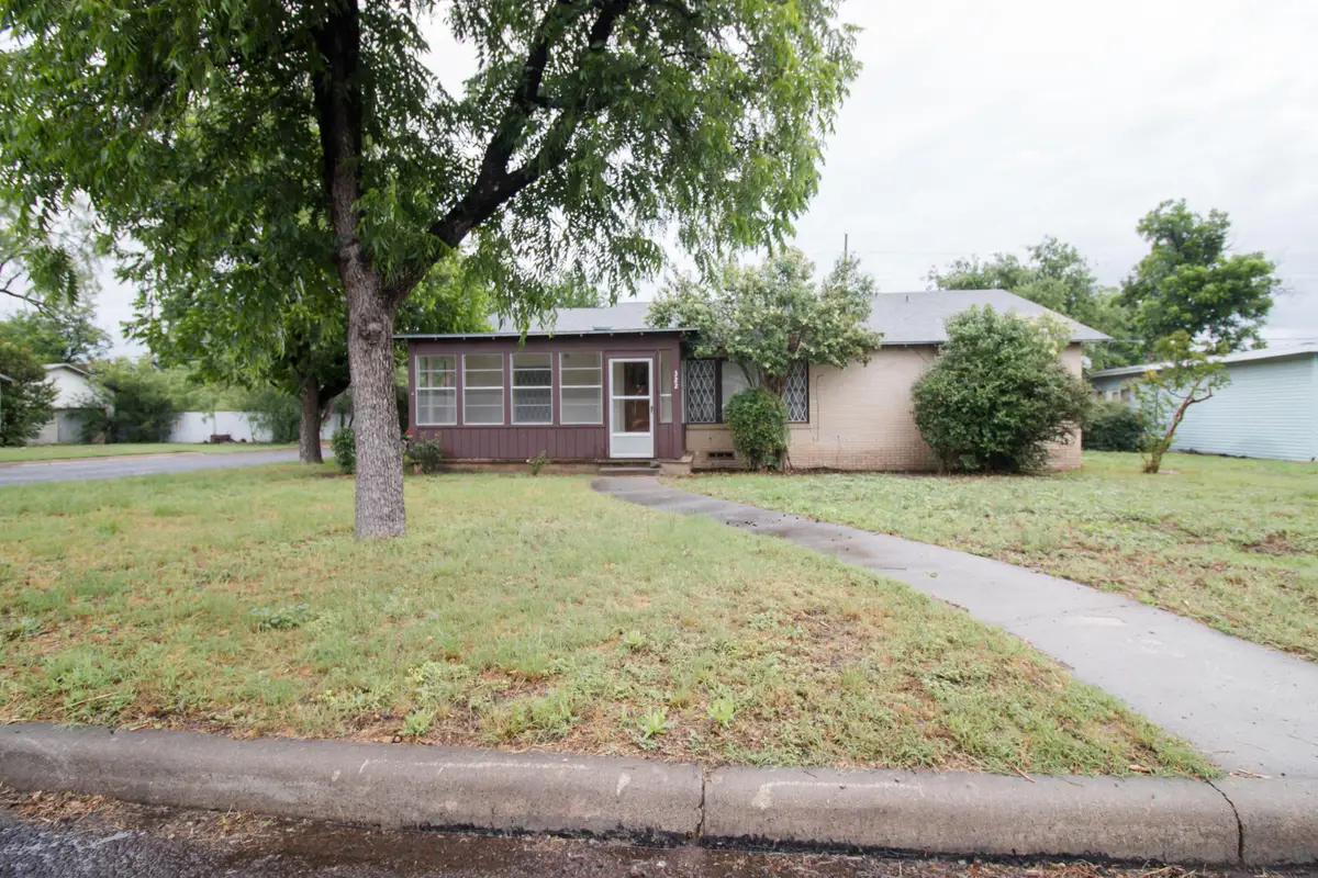 322 N Jackson Street, San Angelo, TX 76901 - #1