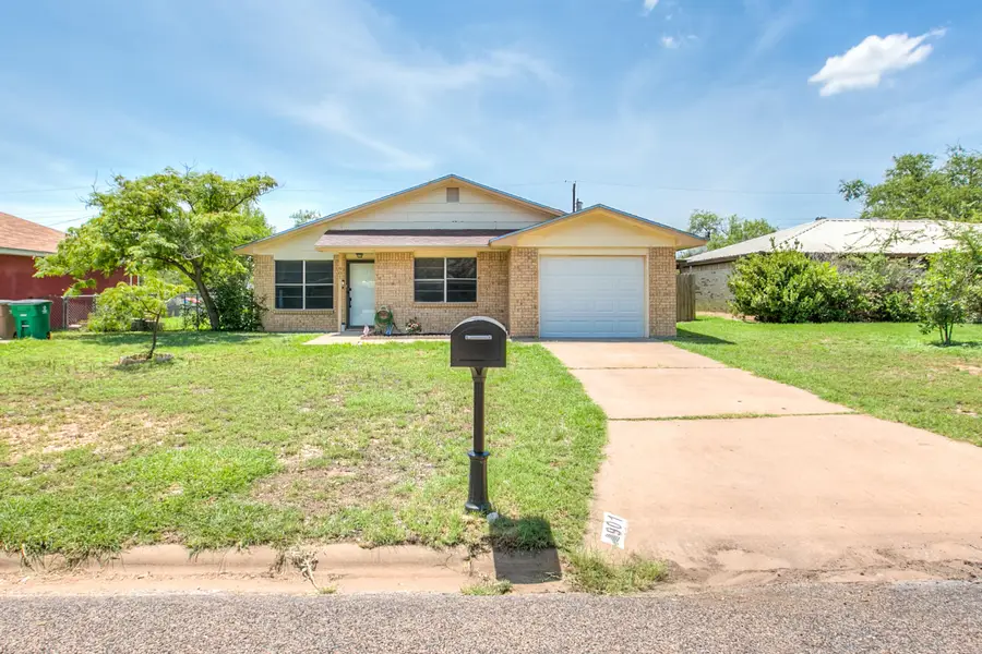 901 E 42nd Street, San Angelo, TX 76903 - #2