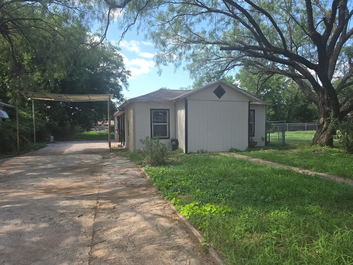 19 W Avenue O, San Angelo, TX 76903 - #1