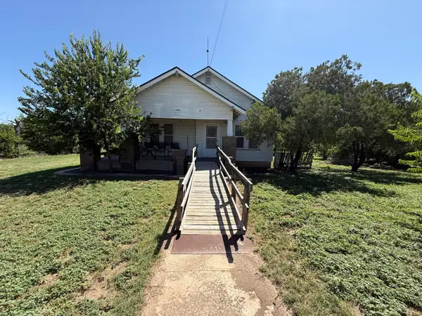 1903 N 6th Street, Ballinger, TX 76821