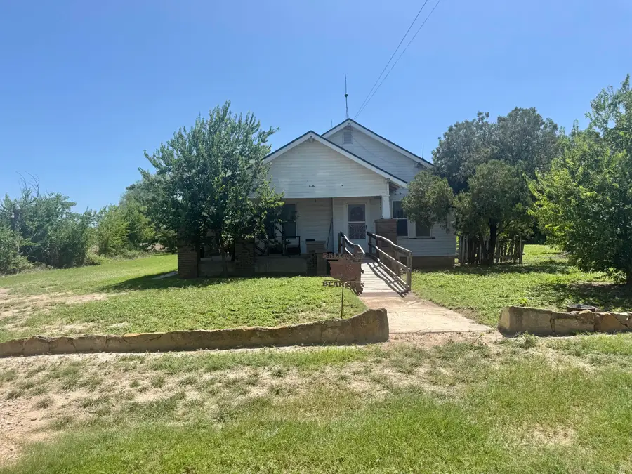 1903 N 6th Street, Ballinger, TX 76821 - #2