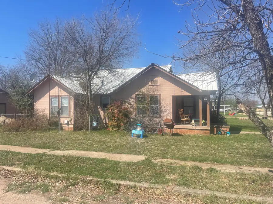 1201 N 5th Street, Ballinger, TX 76821 - #2