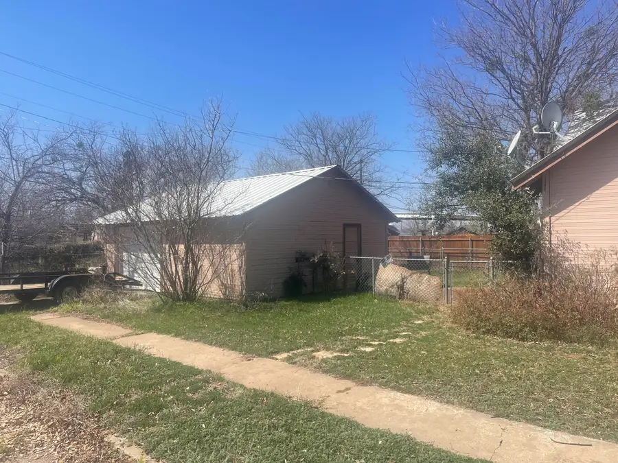 1201 N 5th Street, Ballinger, TX 76821 - #3