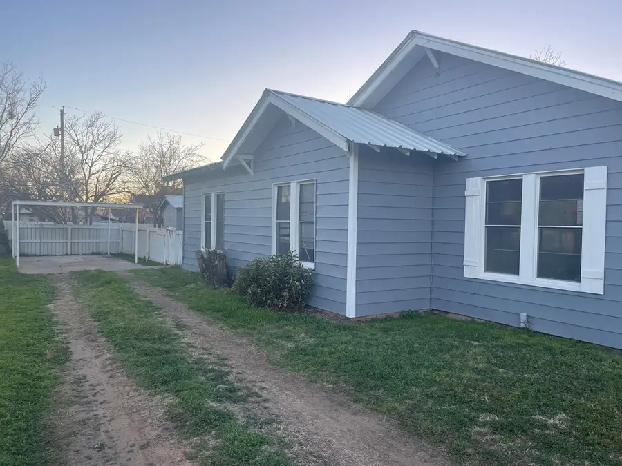 707 N 9th Street, Ballinger, TX 76821 - #2