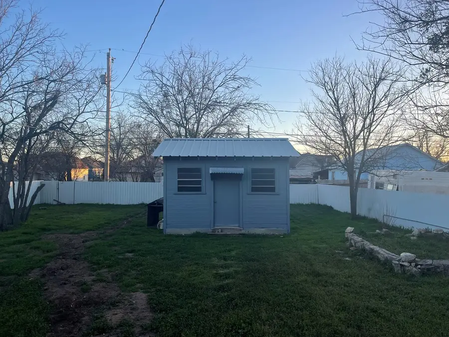 707 N 9th Street, Ballinger, TX 76821 - #3