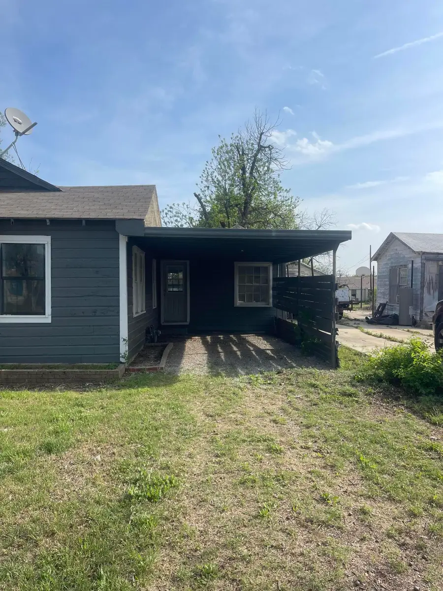 717 W Cedar Street, Coleman, TX 76834 - #2