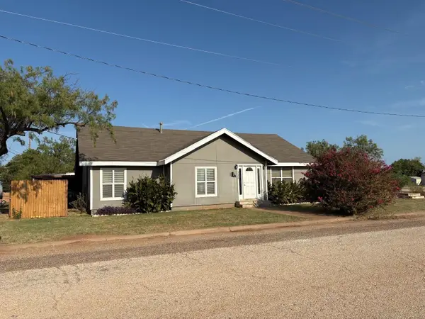 112 S Woods Street, Bronte, TX 76933