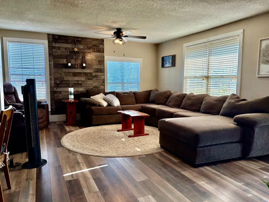 112 S Woods Street, Bronte, TX 76933 - #2