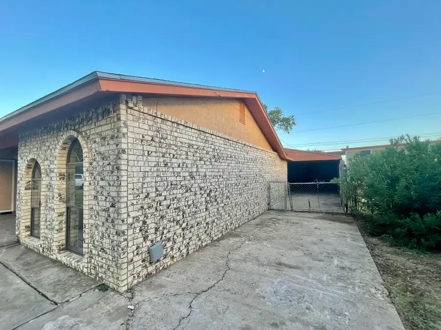 813 Stonewall Drive, San Angelo, TX 76905 - #2