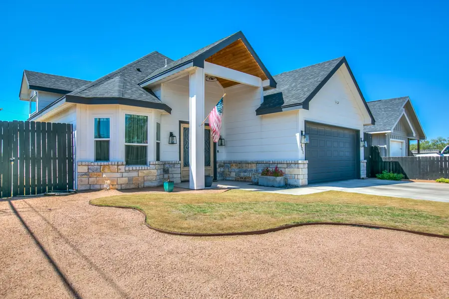 401 W Avenue Y, San Angelo, TX 76903 - #3