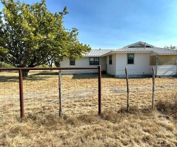 933 Railroad Avenue, Maryneal, TX 79535