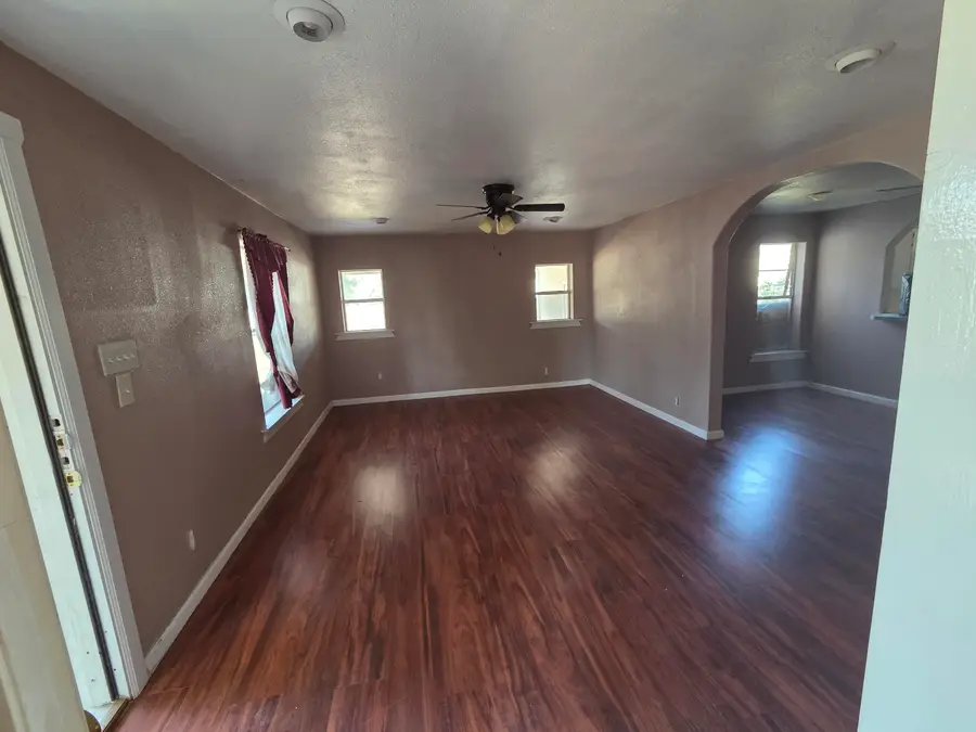 12 E 37th Street, San Angelo, TX 76903 - #2