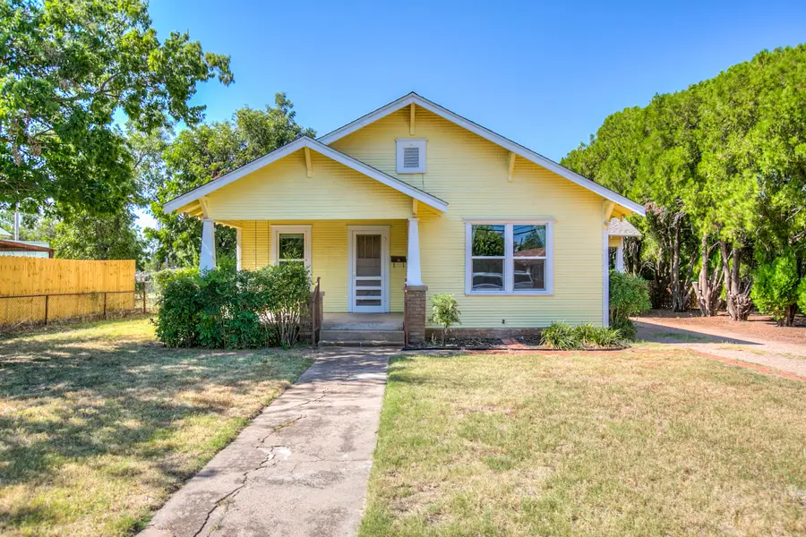 1305 N 8th Street, Ballinger, TX 76821 - #3