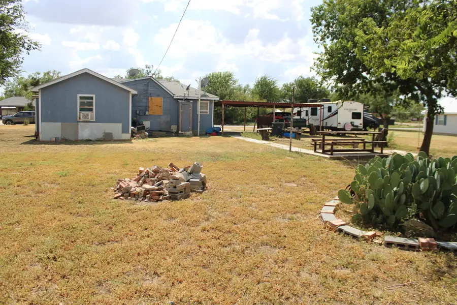 1102 N 12th Street, Ballinger, TX 76821 - #3