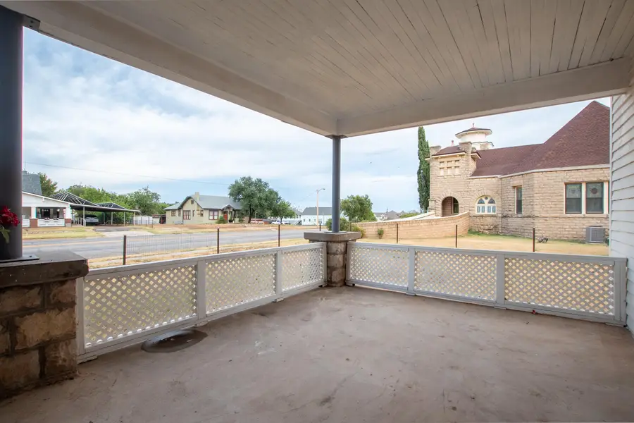 405 N Broadway Street, Ballinger, TX 76821 - #3