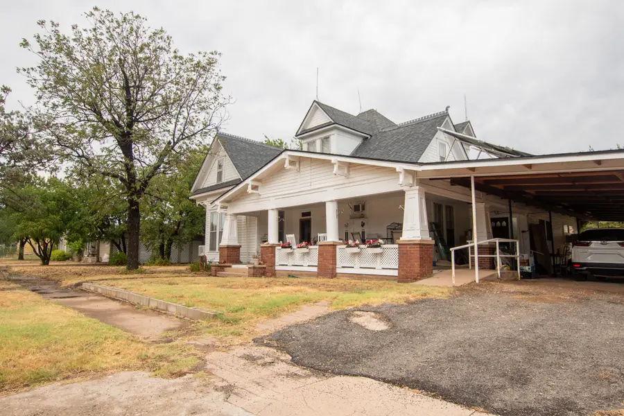 404 N Broadway Street, Ballinger, TX 76821 - #3