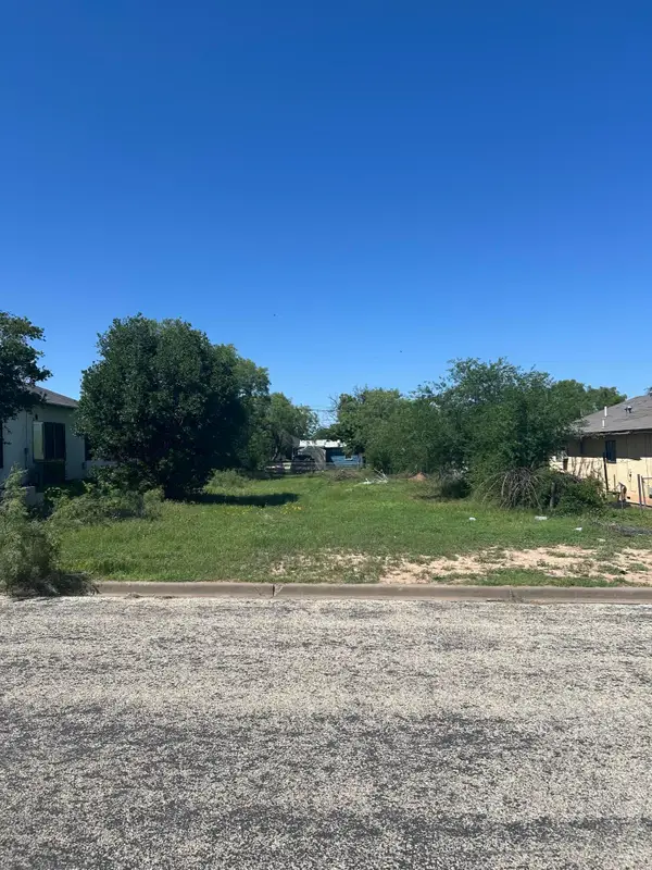 106 W Avenue T, San Angelo, TX 76903