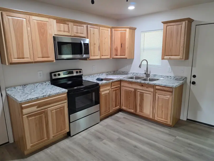 102 E Riverside Avenue, San Angelo, TX 76905 - #2
