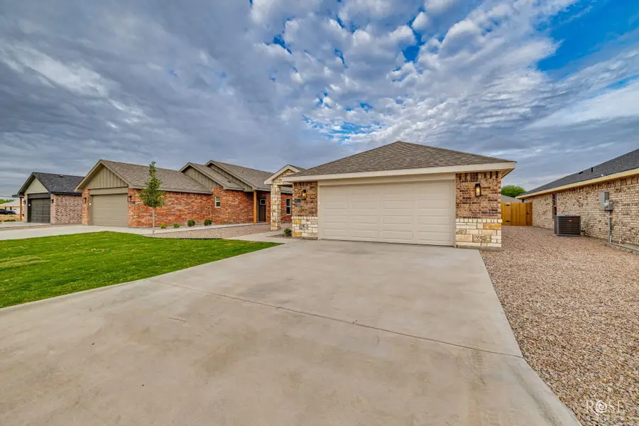 3025 Walnut Hill Drive, San Angelo, TX 76904 - #3