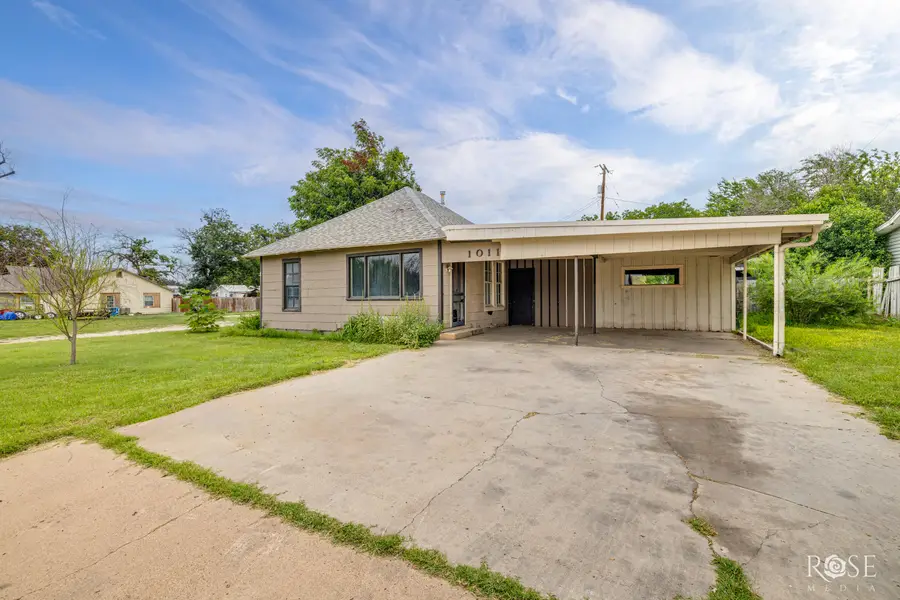 1011 S Crockett Avenue, Sonora, TX 76950 - #2