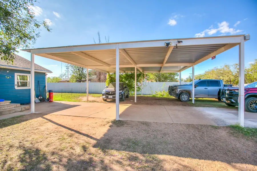 405 W 18th Street, Robert Lee, TX 76945 - #3