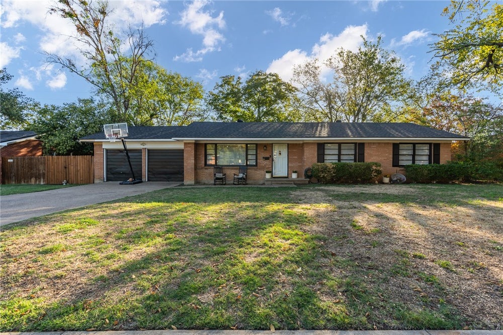 2109 Charboneau Drive, Waco, TX 76710 ERA