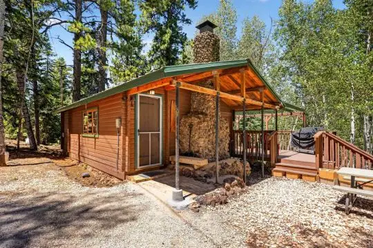 855 E Pioneer Rd, Duck Creek Village, UT 84762