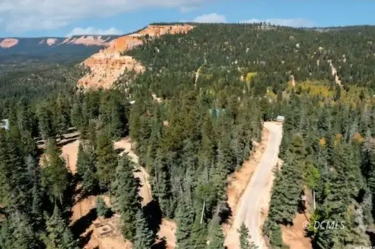 1650 W Strawberry Point Rd, Duck Creek Village, UT 84762 - #2