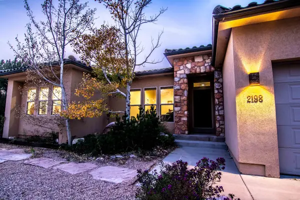 2198 S Chekshani Cliffs, New Harmony, UT 84757