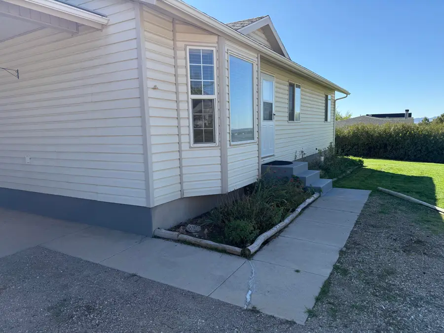 1570 E Stagecoach Ln, Enoch, UT 84721 - Image #3