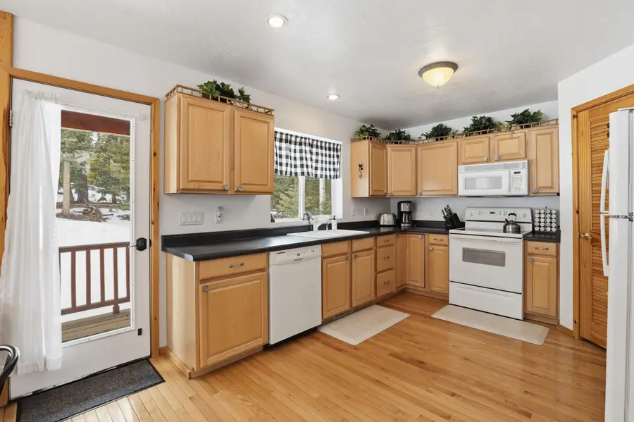 3375 N Arapaho Dr, Duck Creek Village, UT 84762 - #3