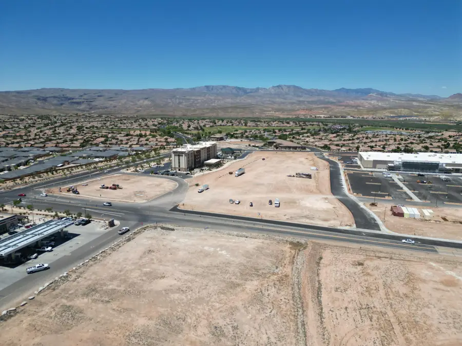 878 W Nighthawk Dr, Saint George, UT 84790 - #3