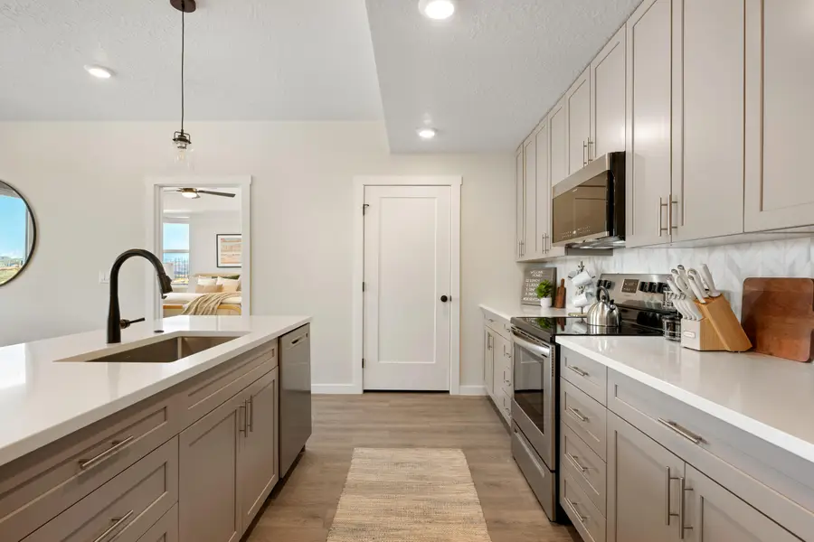 961 W Akoya Pearl Dr #301, Saint George, UT 84790 - #3