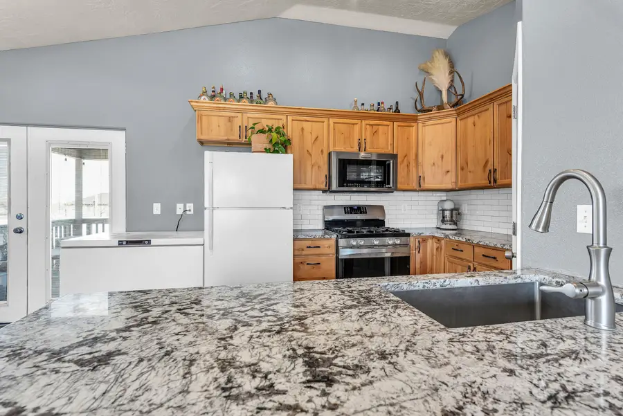 1901 E Saddleback View Dr, Enoch, UT 84721 - #3