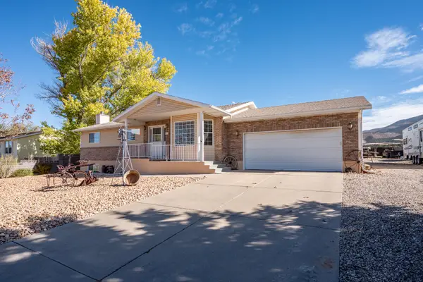 4710 N Horseshoe Dr, Enoch, UT 84721