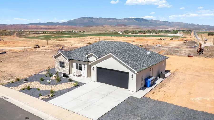 980 W Rock View Dr, Hurricane, UT 84737 - #3