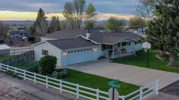 4637 N Pioneer Dr, Enoch, UT 84721