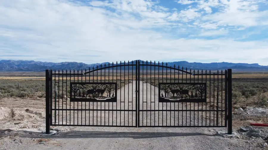 390 E Equestrian Dr, Panguitch, UT 84759 - #3