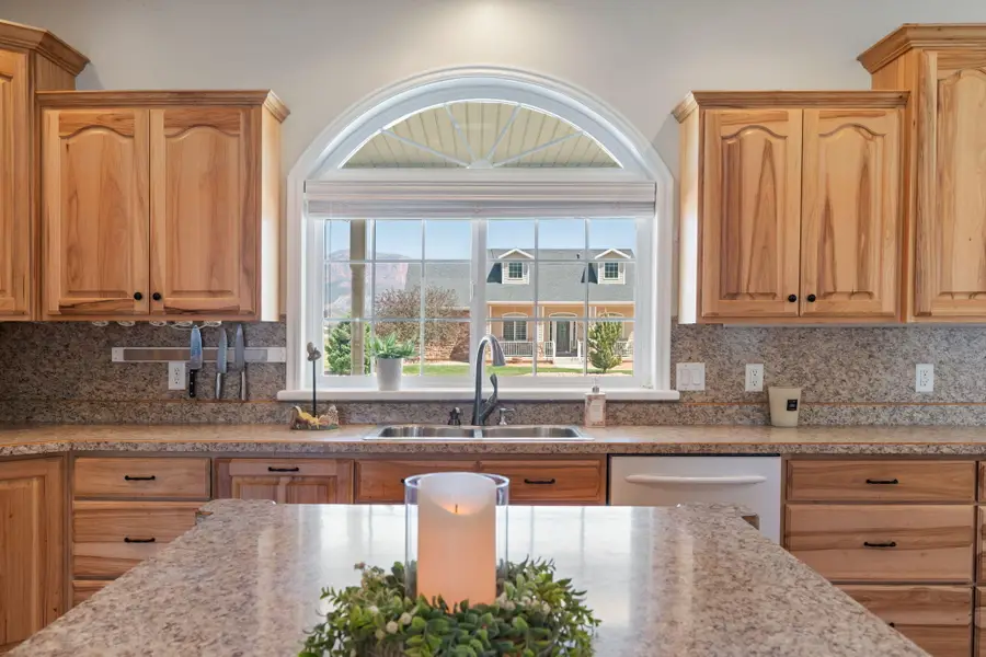 668 S 800, New Harmony, UT 84757 - #2
