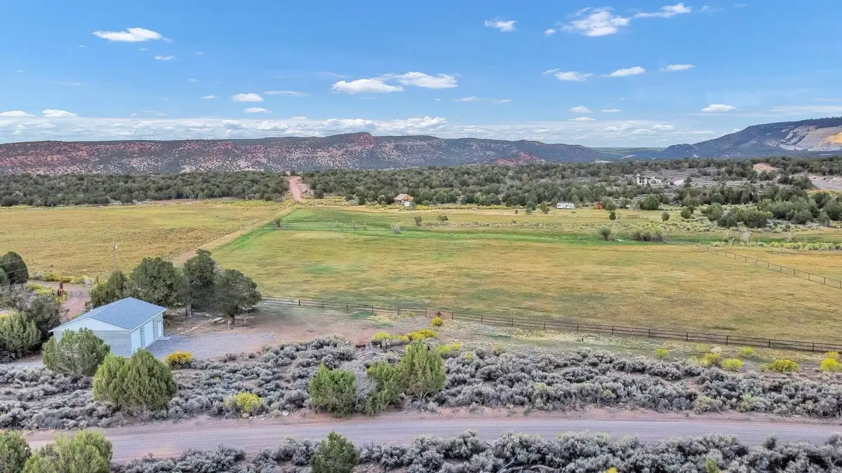 713 W Eagle View Ranch, Teasdale, UT 84773 - #1