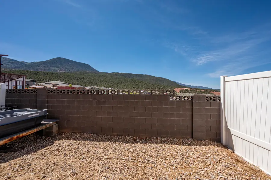 1457 W Topaz Dr #B, Cedar City, UT 84720 - #2