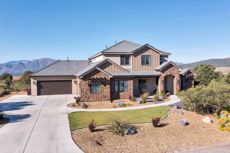 1912 S Chekshani Cliffs Ln, New Harmony, UT 84757 - #2