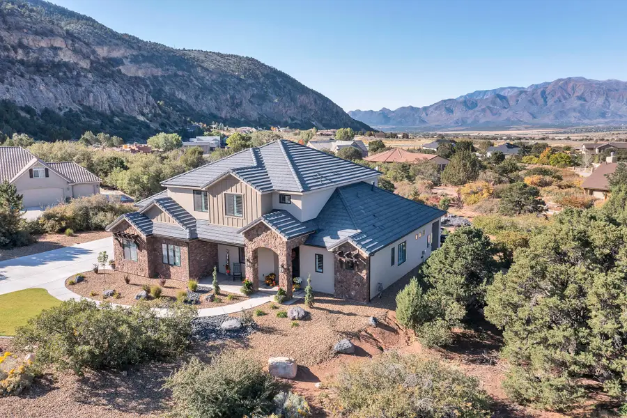 1912 S Chekshani Cliffs Ln, New Harmony, UT 84757 - #3