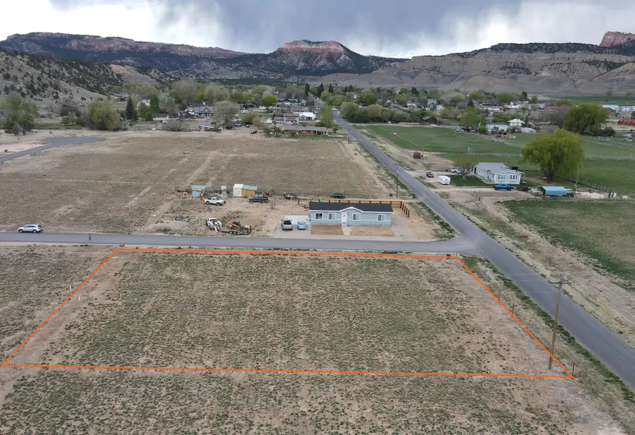 330 330 E Center, Tropic, UT 84776 - #2