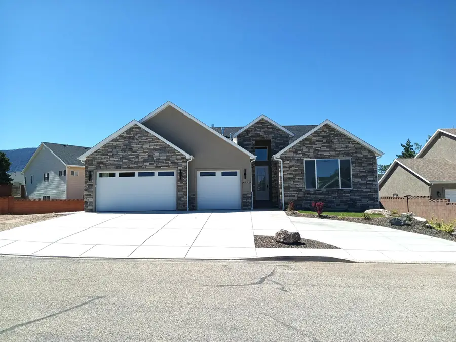 2259 W Holly Cir, Cedar City, UT 84720 - #2