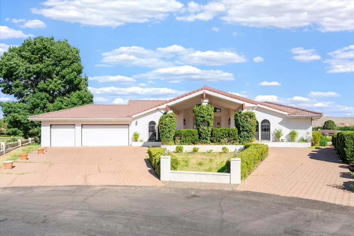 1247 W Hagen Cir, Saint George, UT 84790 - #1