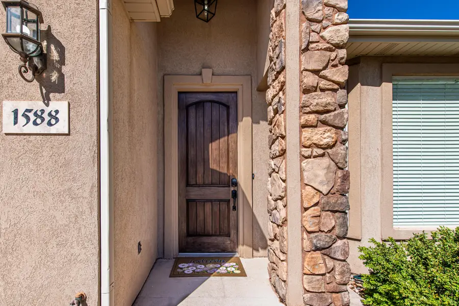 1588 S Canyon Dr, Cedar City, UT 84720 - #2
